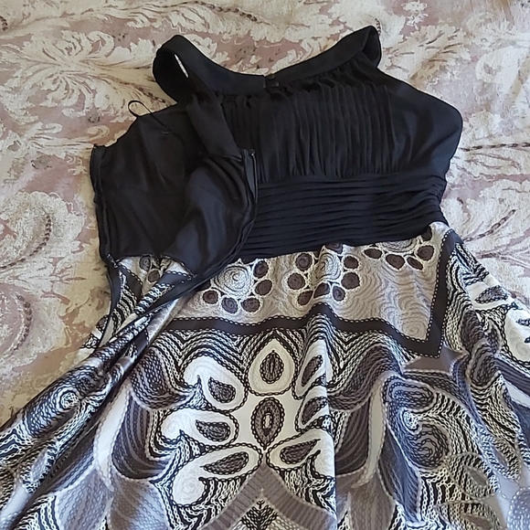 PRICE DROP ⬇️ Formal silk like dress - Picture 2 of 3